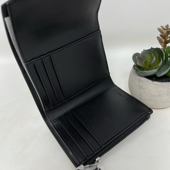 Michael Kors Suri Medium Bucket Bag and Wallet - Picture 11 of 15